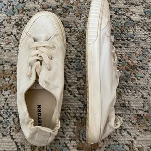 Tretorn white lace up canvas sneaker